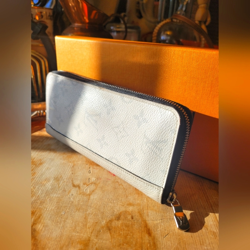 Louis Vuitton Taigarama Vertical Unisex Wallet